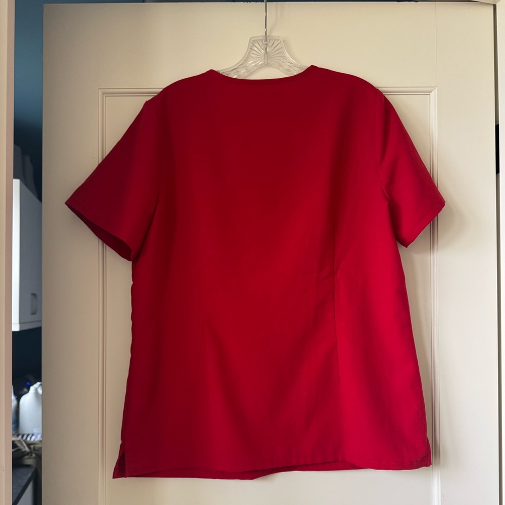 Casma Three-Pocket Scrub Top, red - Picture 7 of 10
